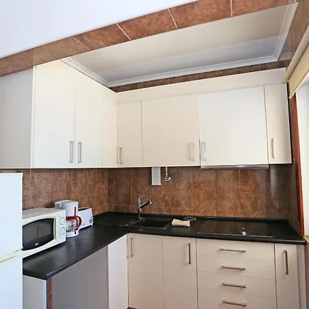V - Seacliff Apartment *
