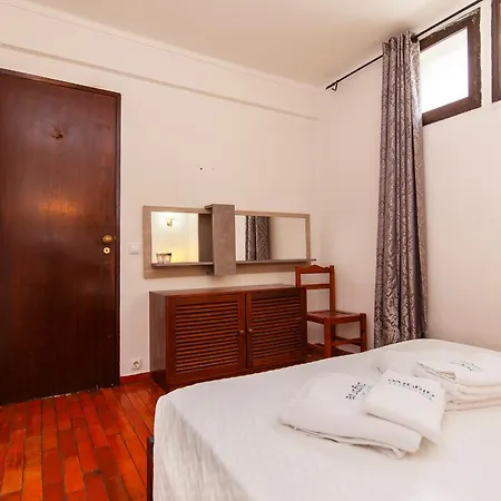 V - Seacliff Apartment