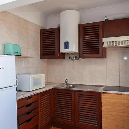 V - Seacliff Apartment *