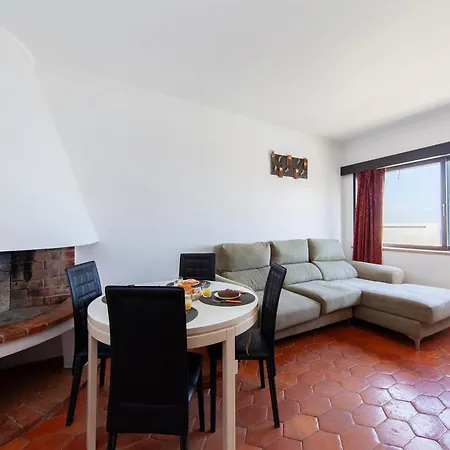 V - Seacliff Apartment