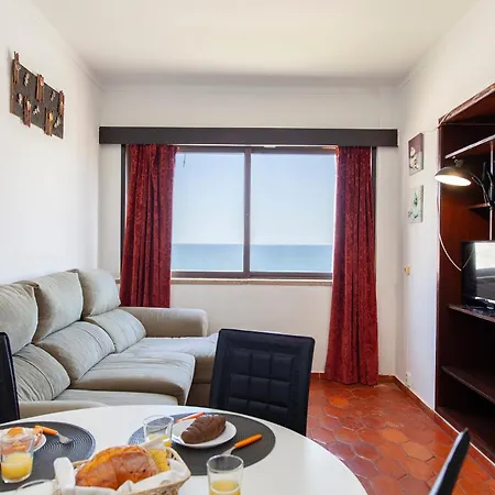 V - Seacliff Apartment *