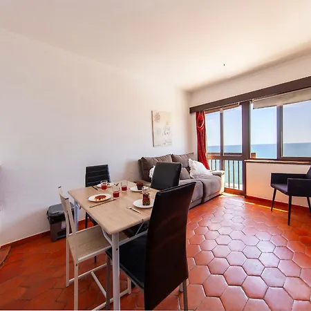 V - Seacliff Apartment