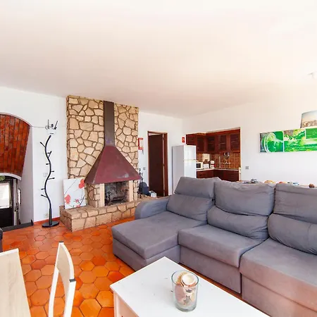 V - Seacliff Apartment