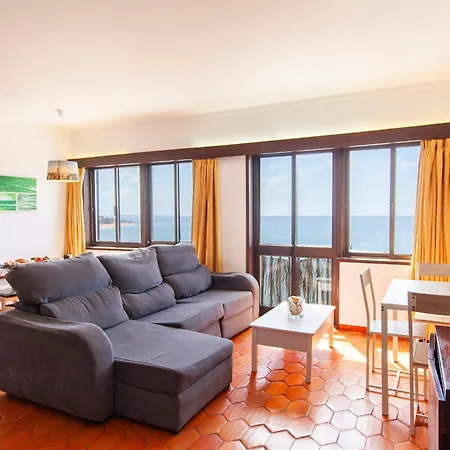 V - Seacliff Apartment